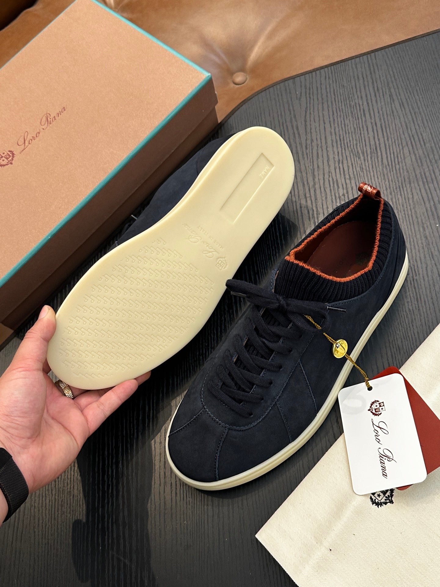 LP Sneakers