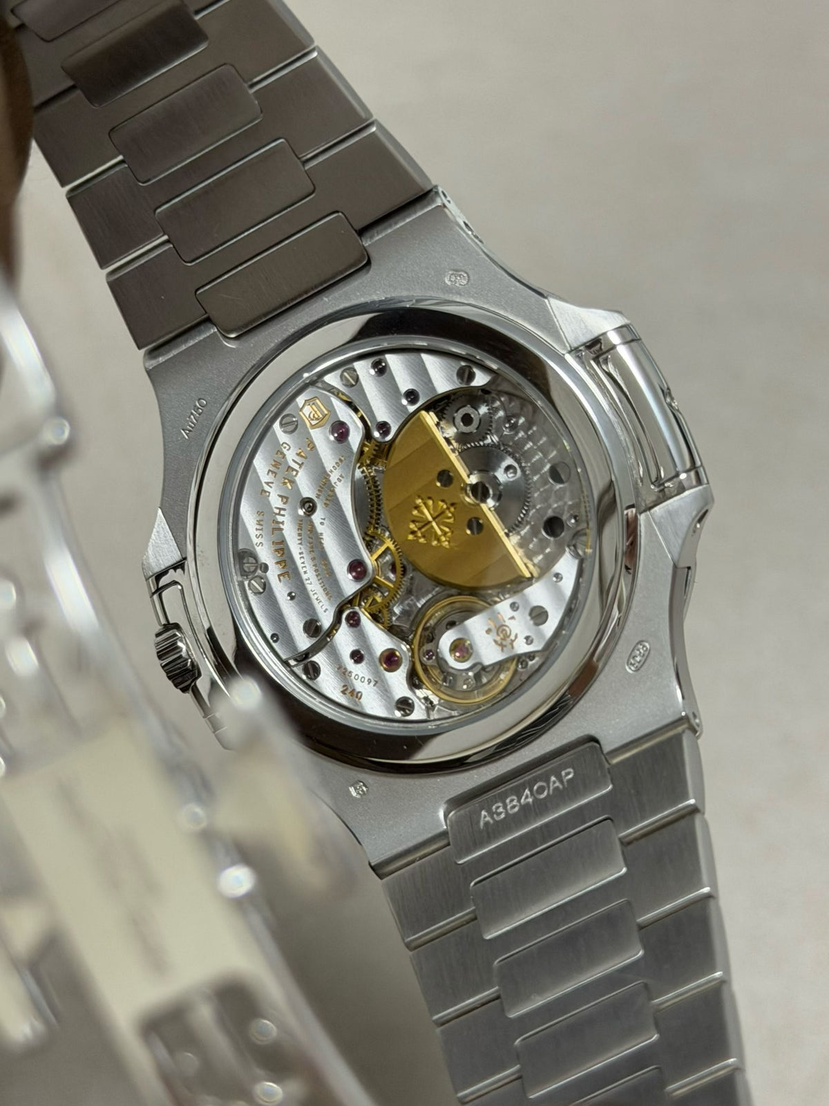 5940/1G-001 Nautilus