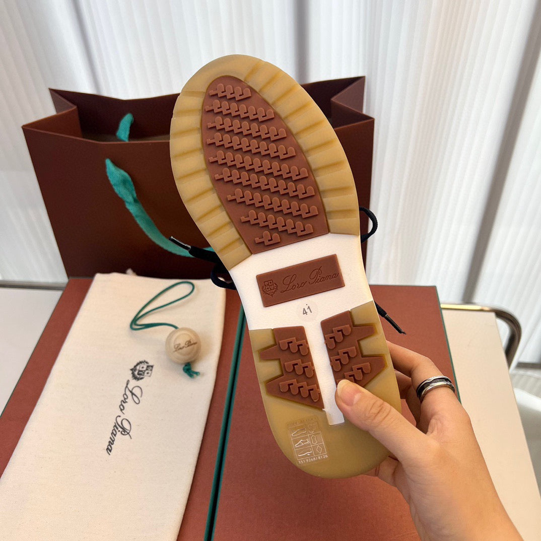 LP Sneakers