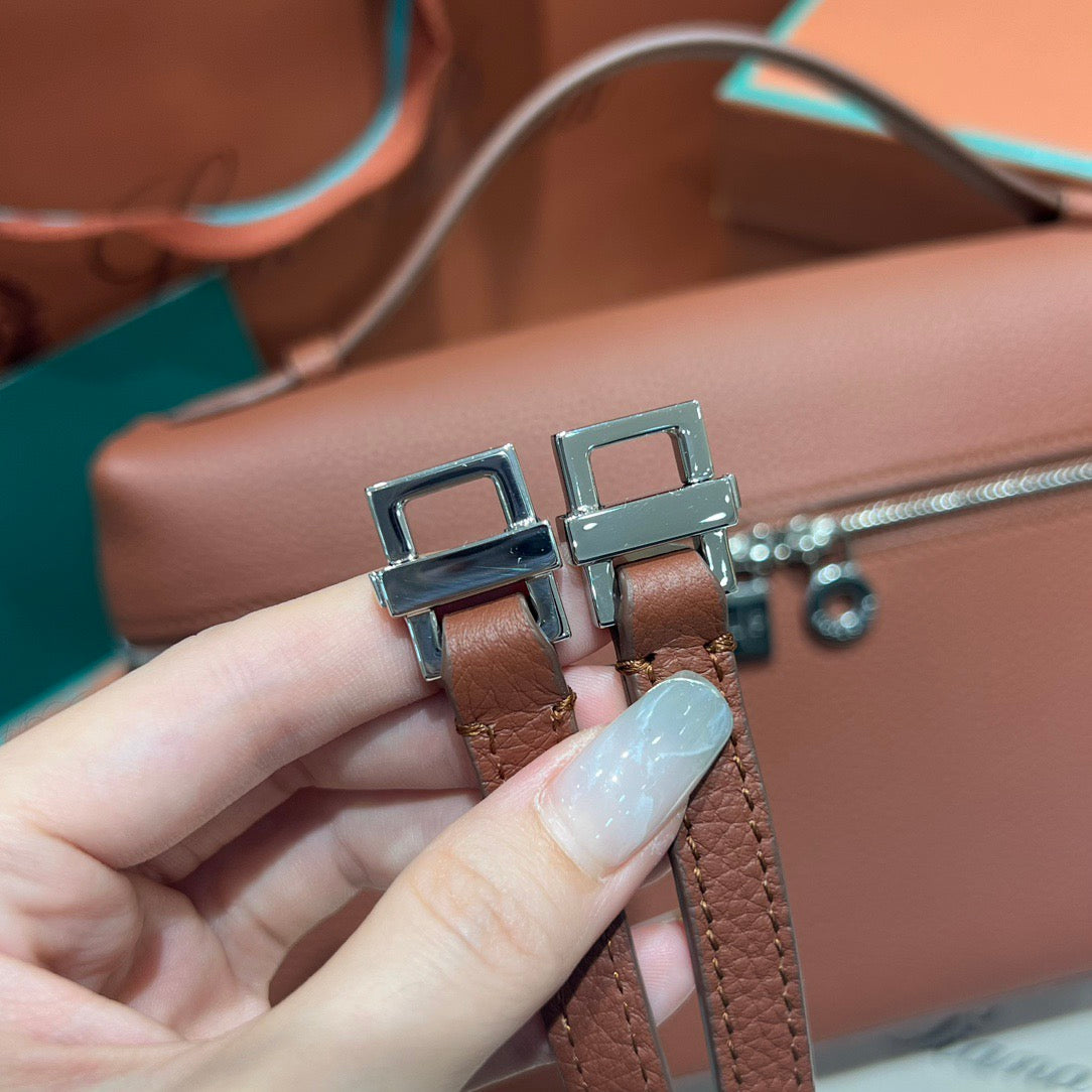 LP Extra Pocket L27 Handbag