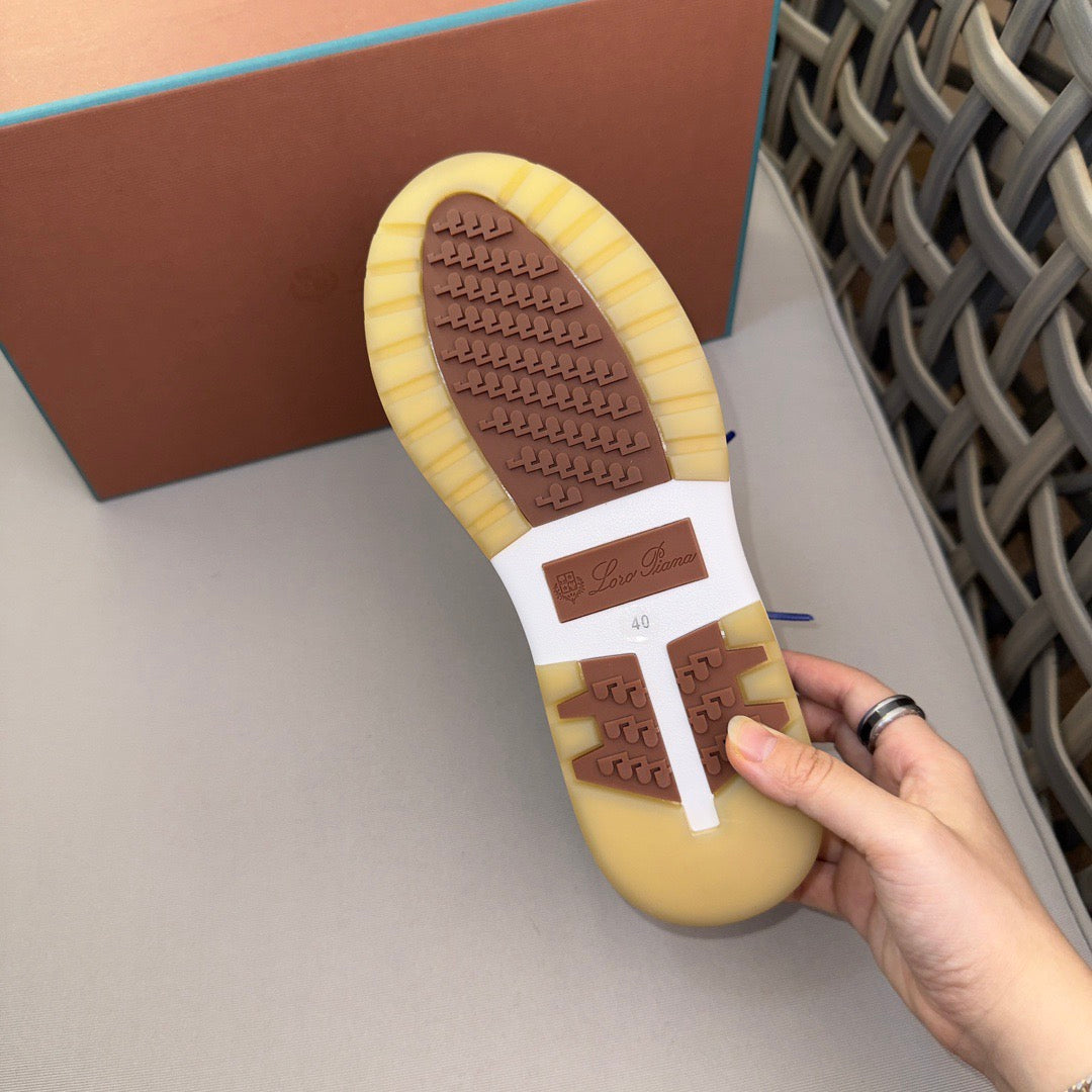 LP Sneakers