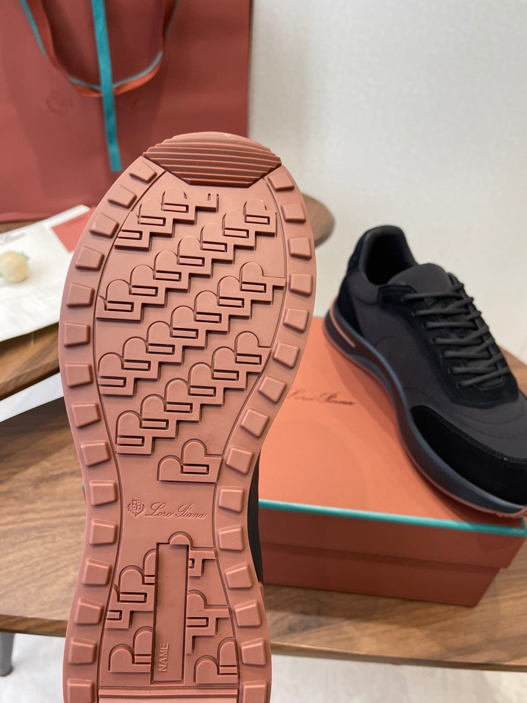 LP Sneakers