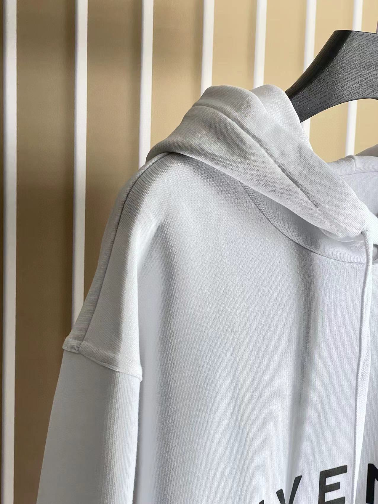 Sudadera con capucha Gvc