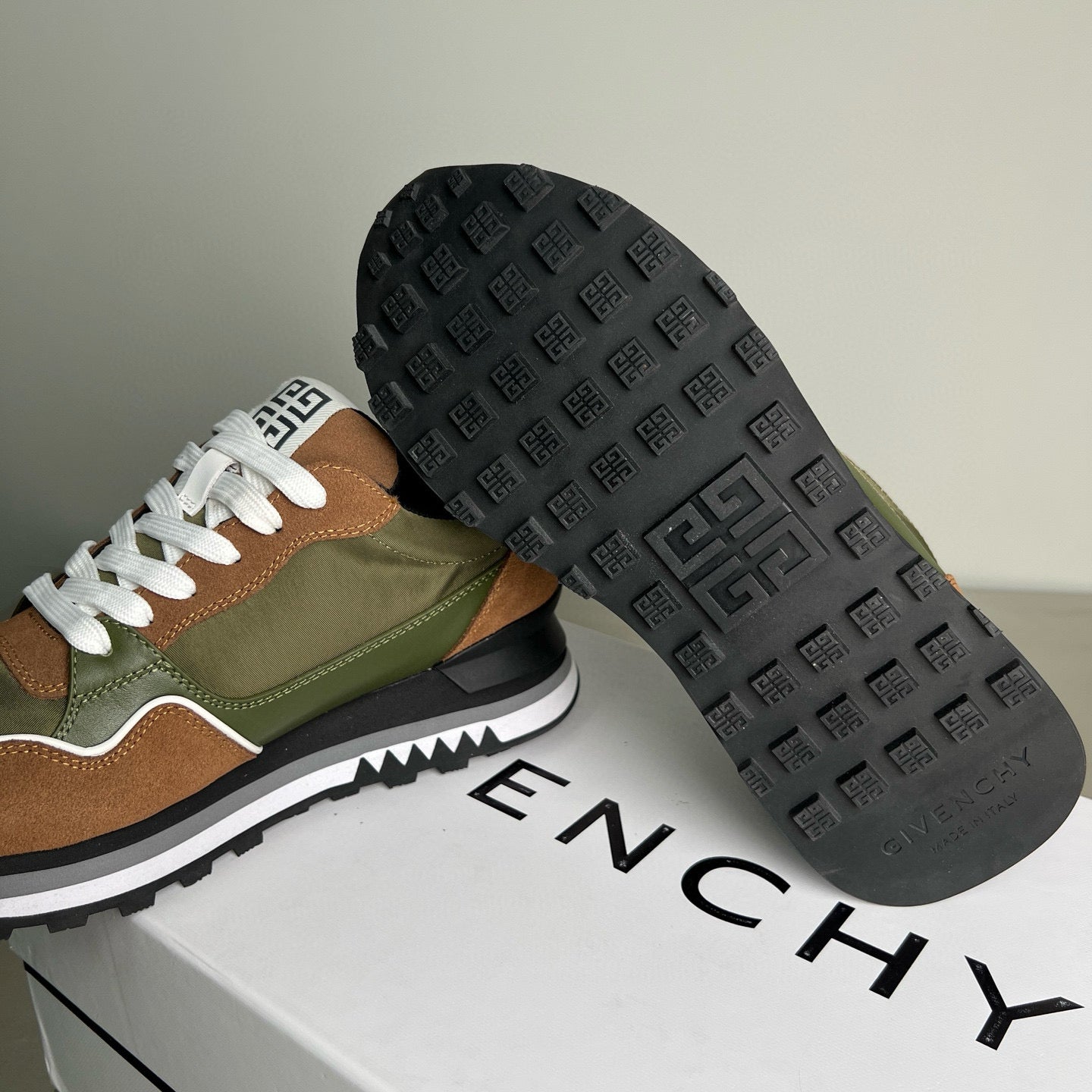 Givenchy Sneakers