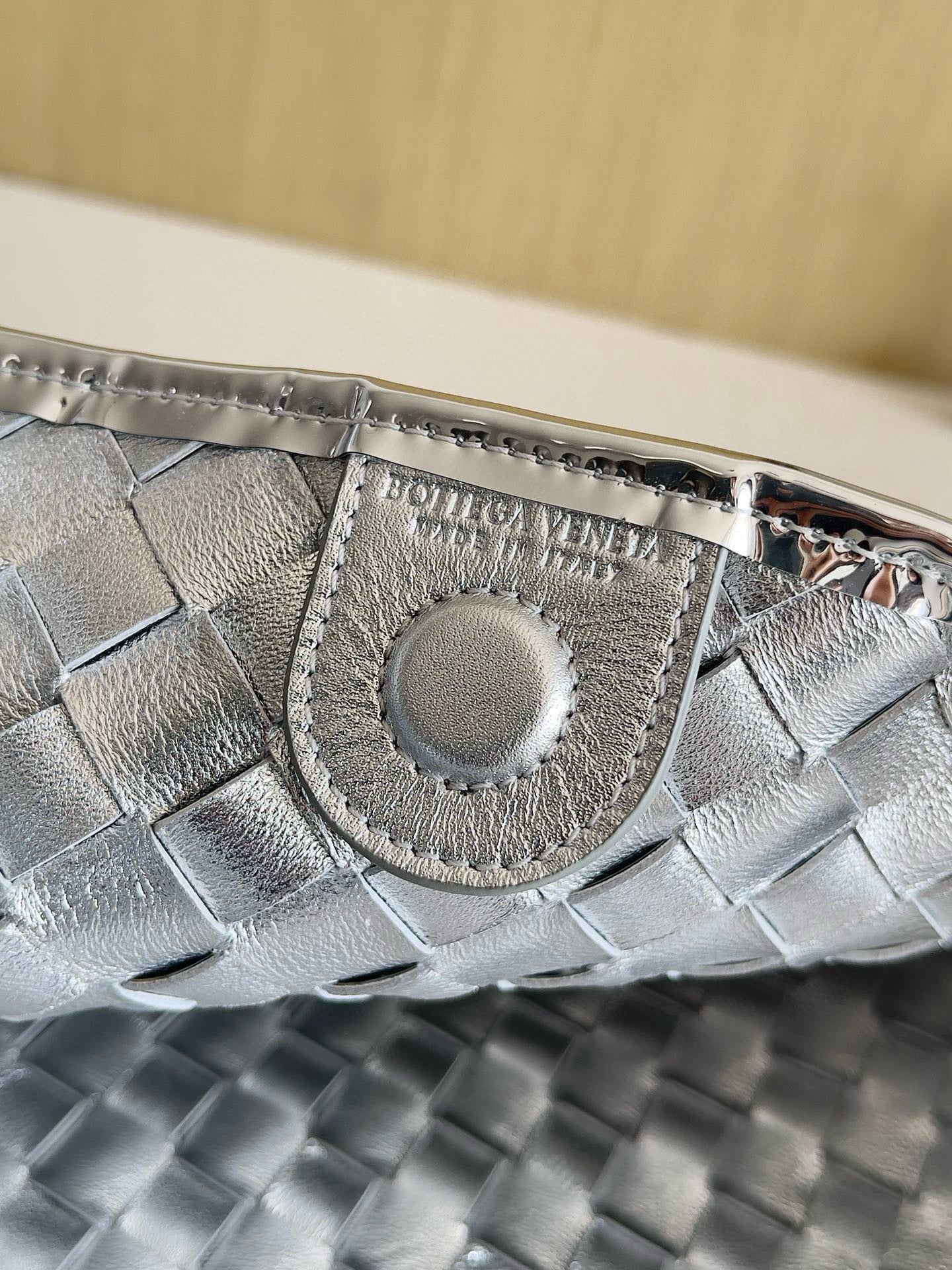 BV Baby Sardine Handbag 36x3x24cm