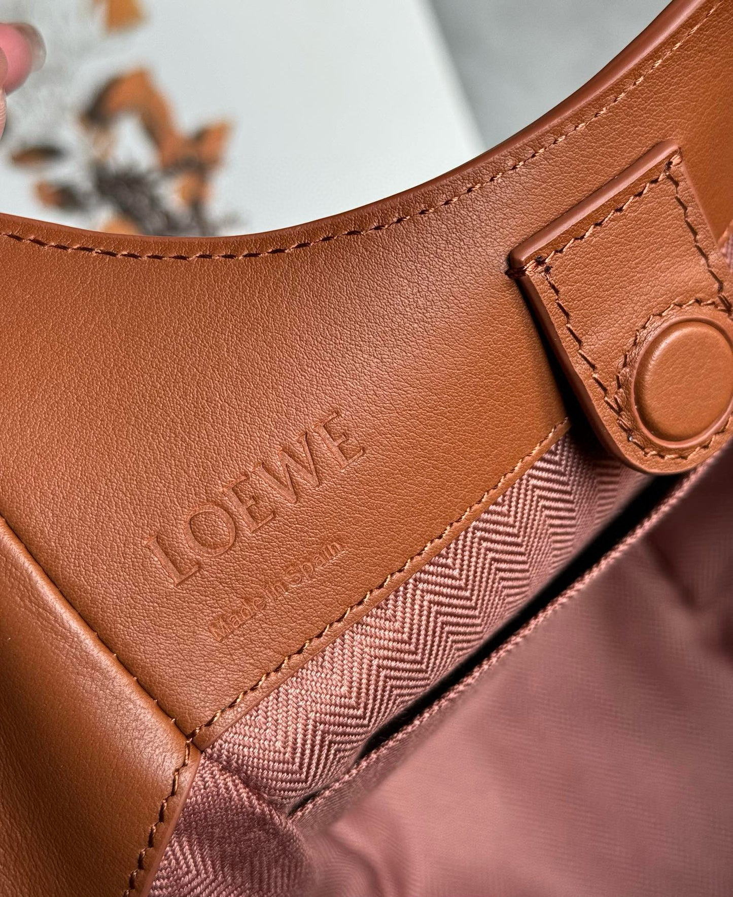 Loewe Hammock Flip Shoulder Bag(15x22.5x22cm)