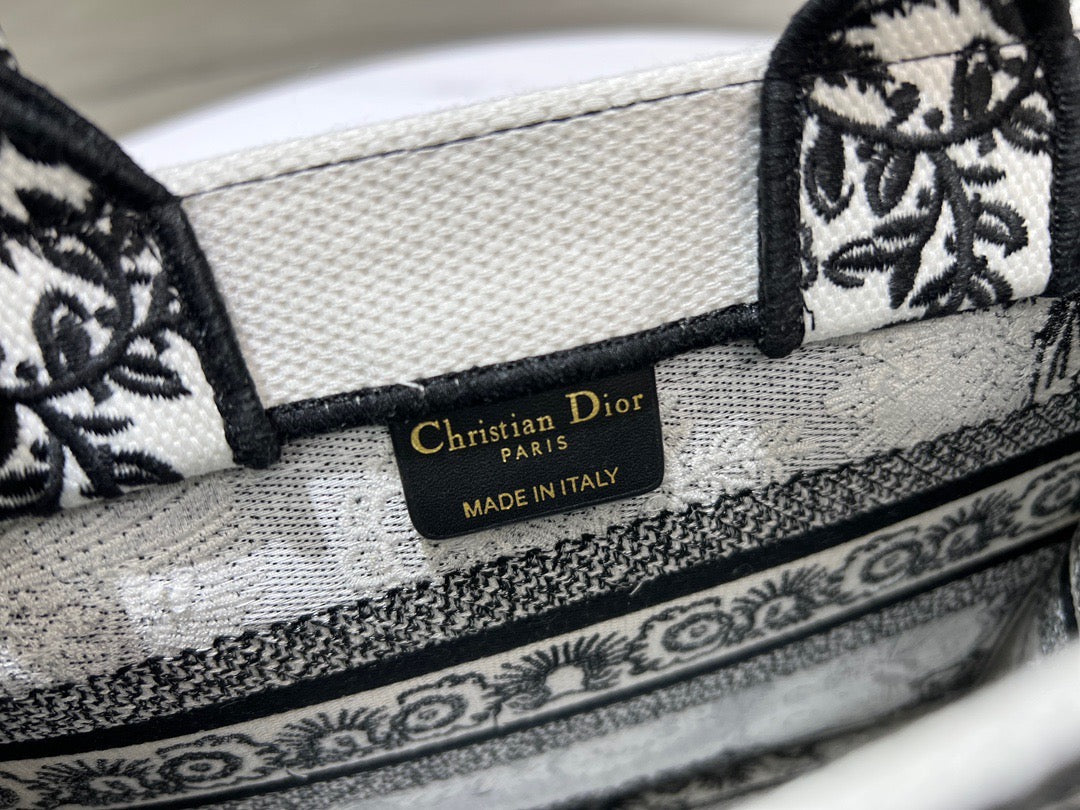Tote tipo libro Dior (26,5 cm)