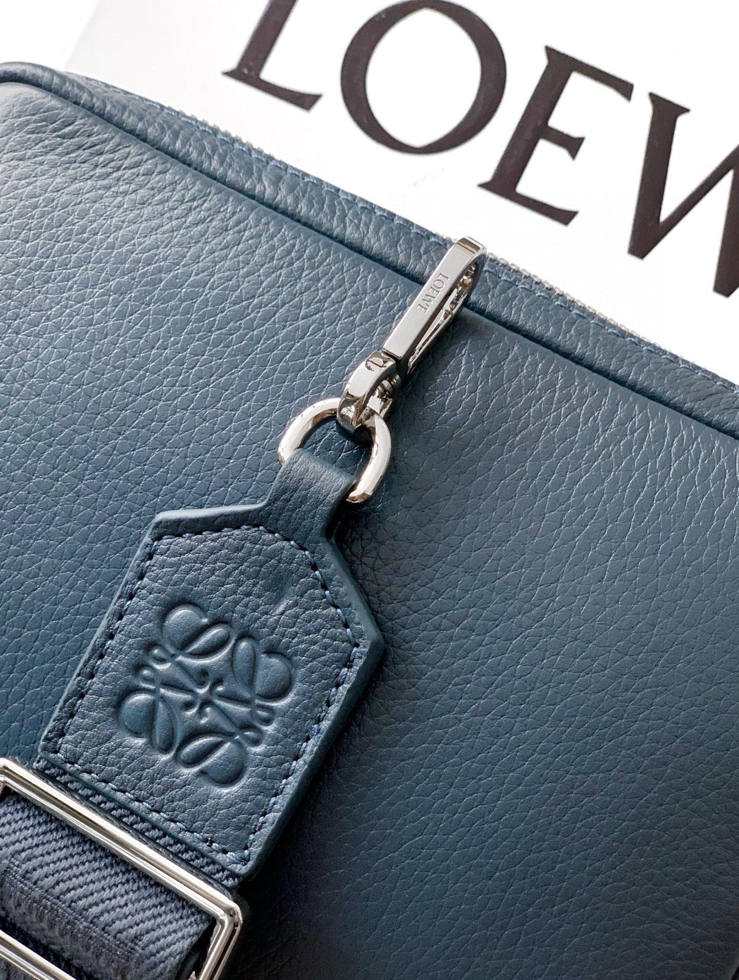 Loewe Messenger Bag 20x12.5x6CM