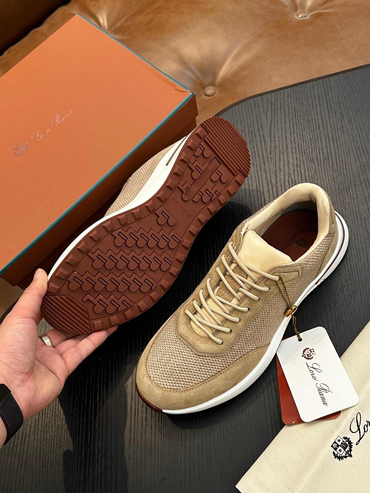 LP Sneakers