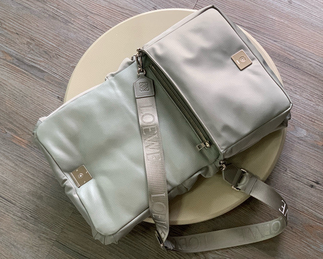 Loewe Messenger Bag 30x20.5x10CM