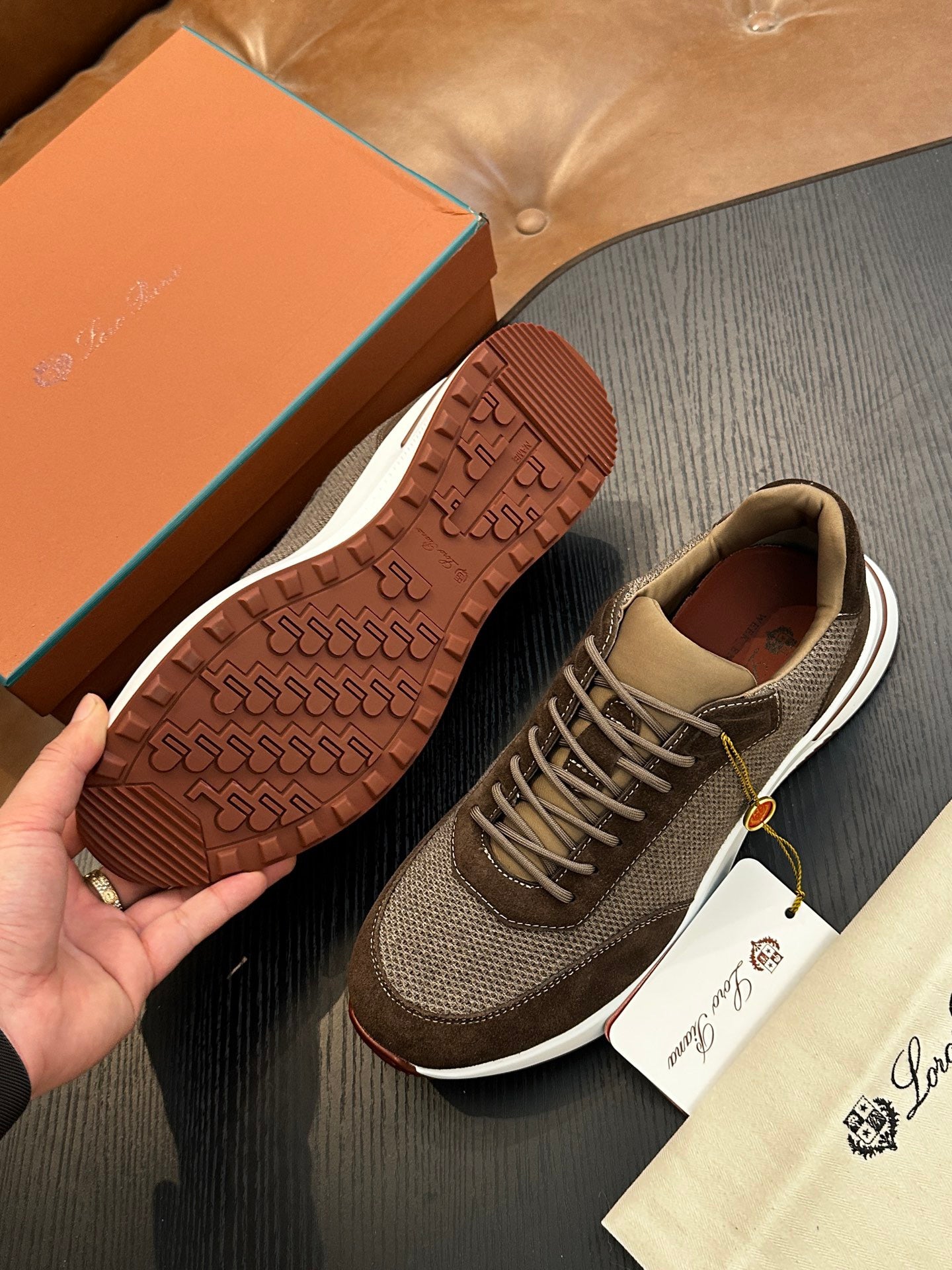 LP Sneakers