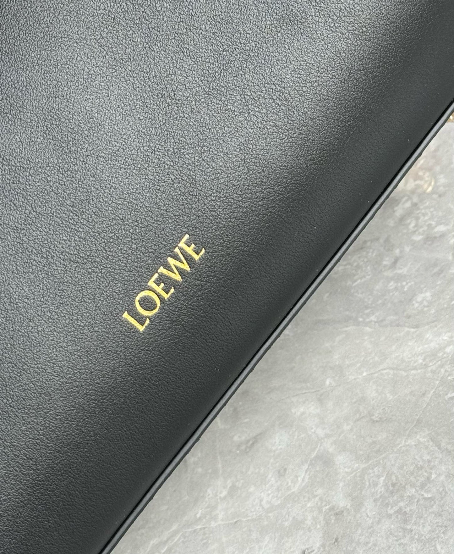 Loewe Madrid Handle Bag(23.5x10x19cm)