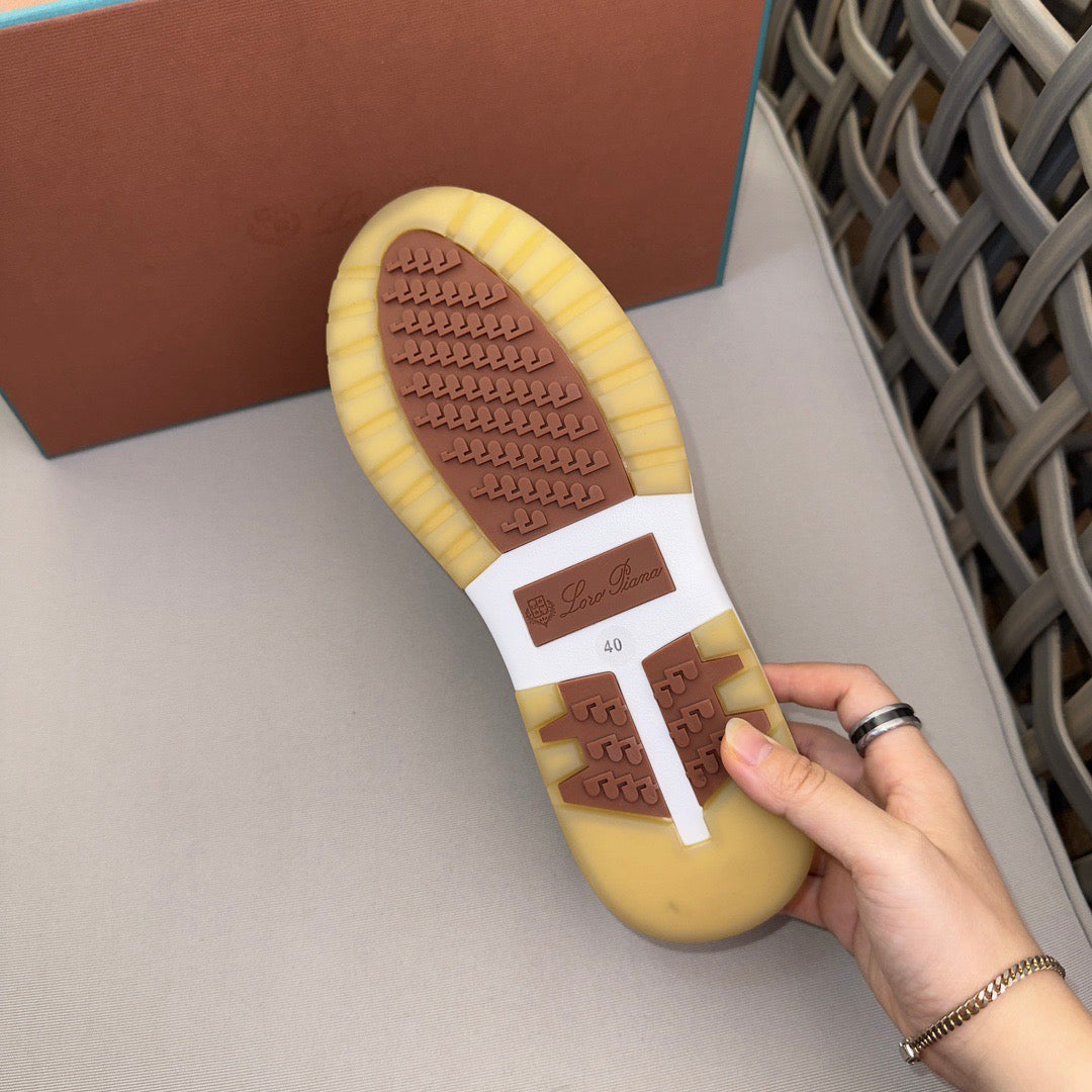 LP Sneakers