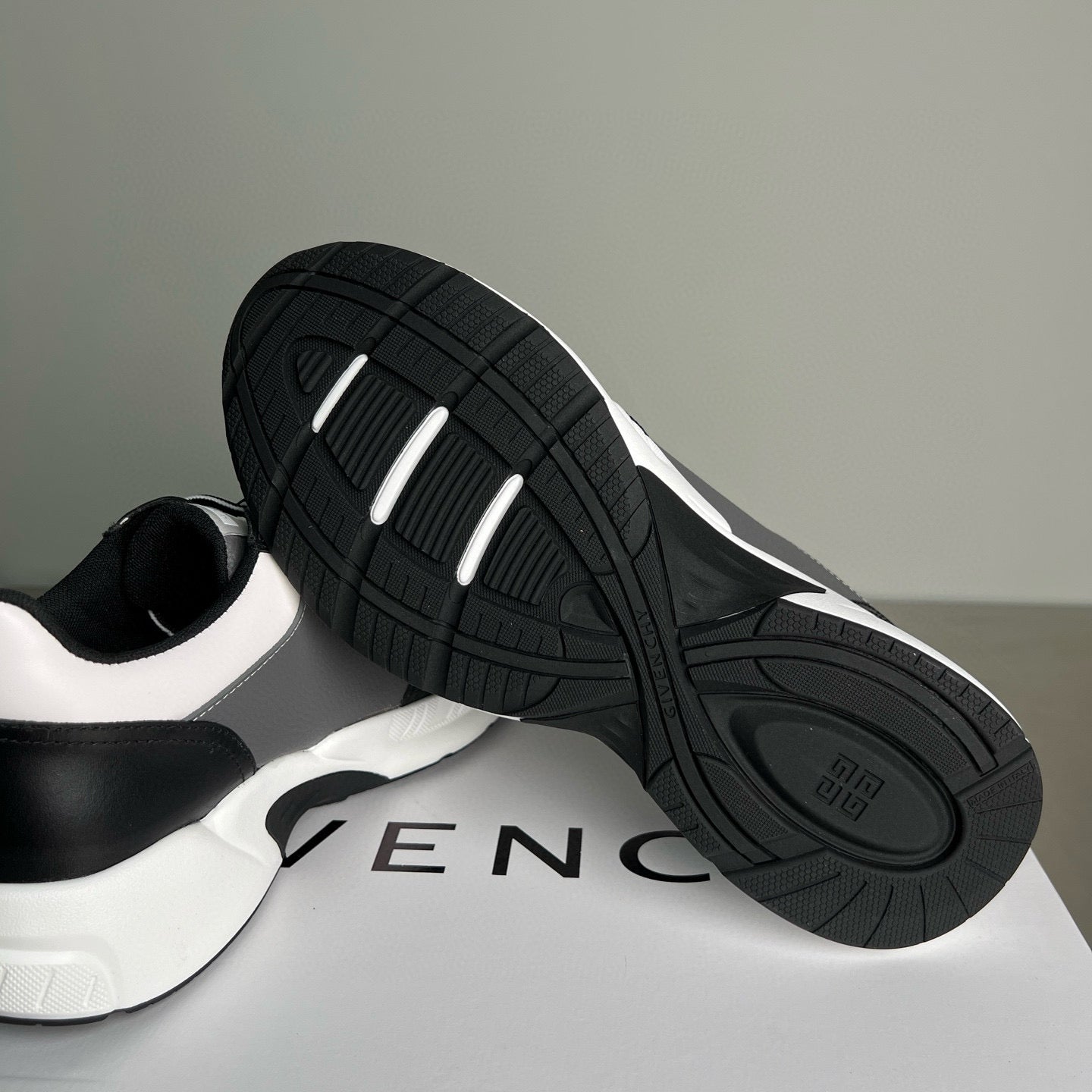 Givenchy Sneakers