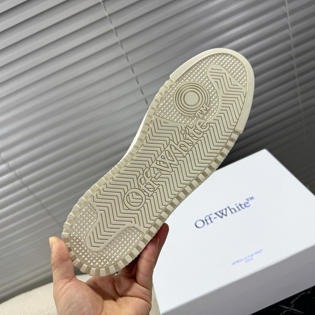 Off-White Sneaker