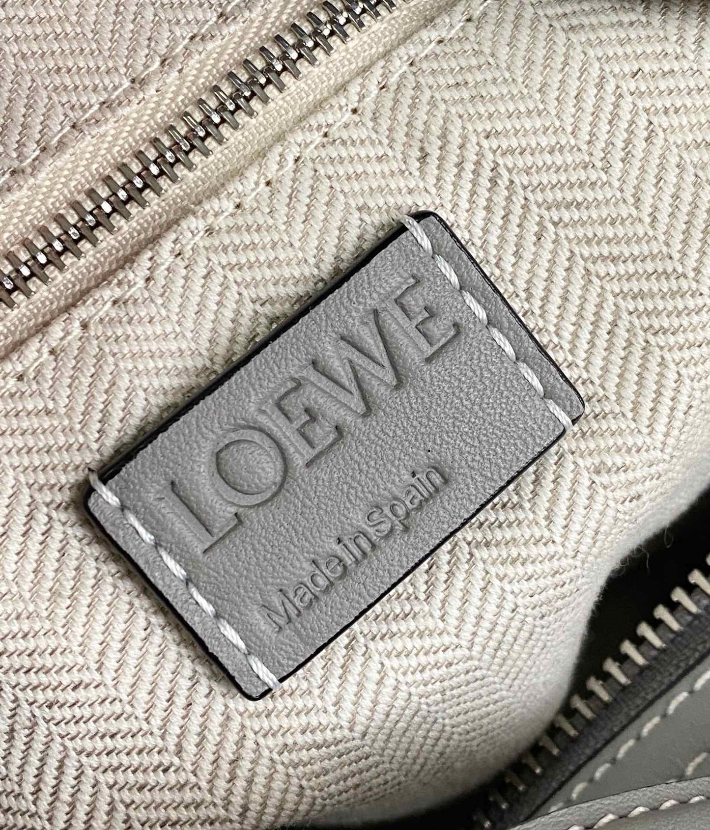 Loewe Elephant Shoulder Bag(35x16x23cm)