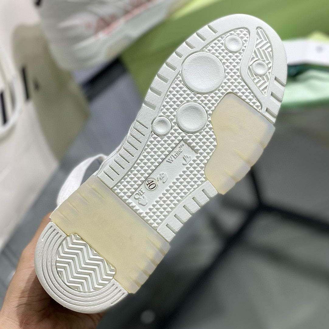 Off-White Sneaker