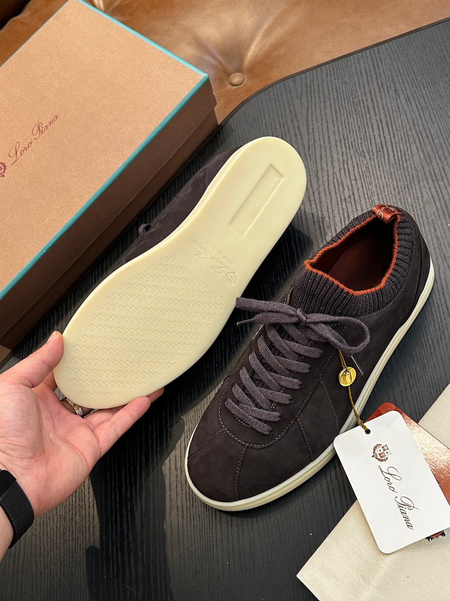 LP Sneakers
