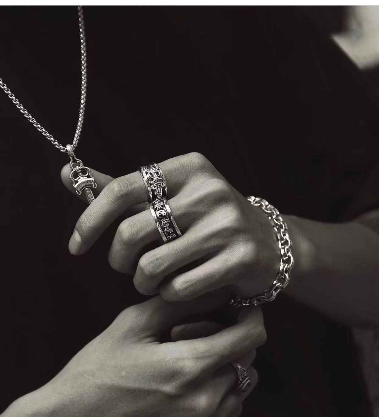 Anillo Corazones Cromados