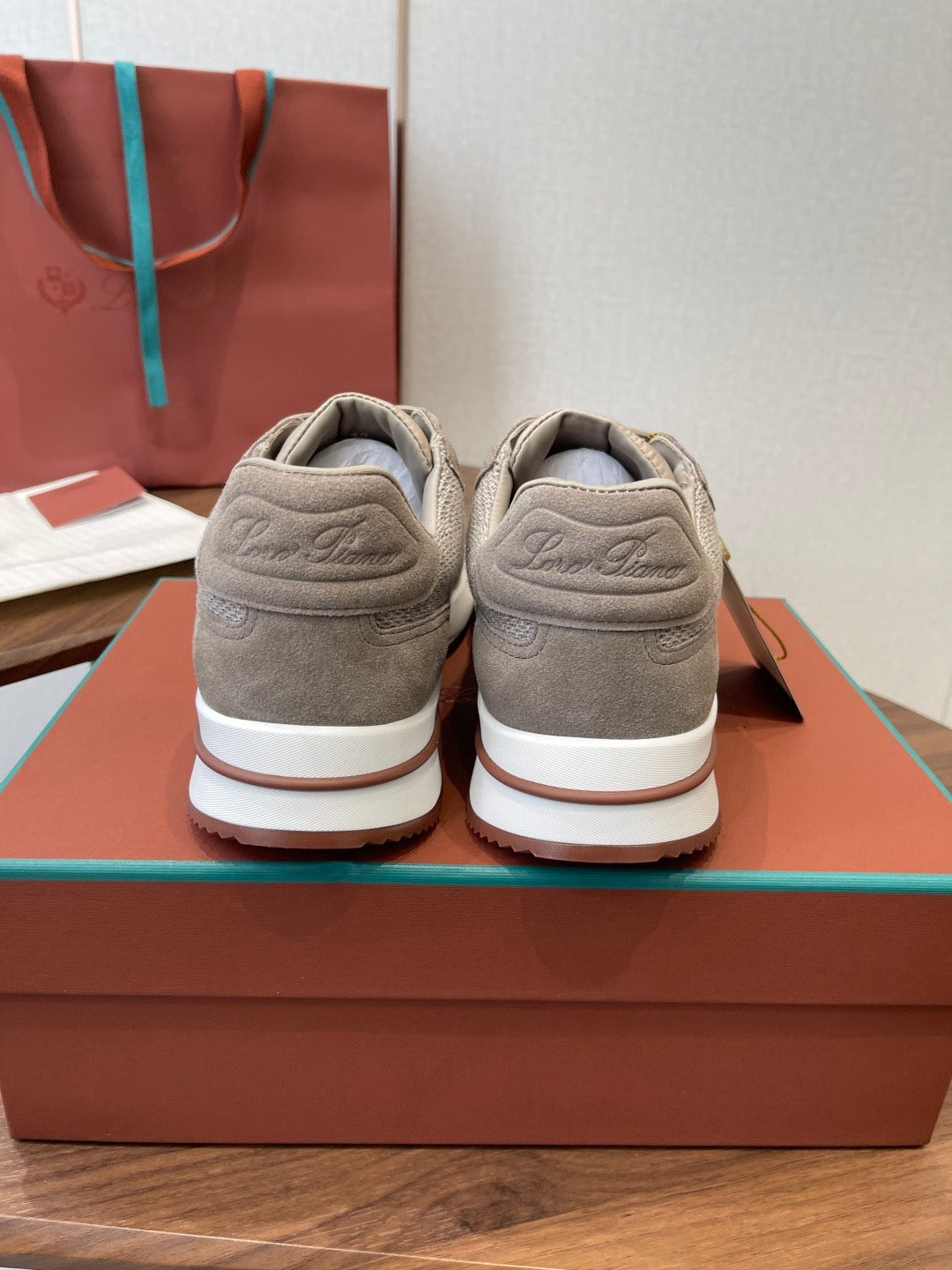 LP Sneakers