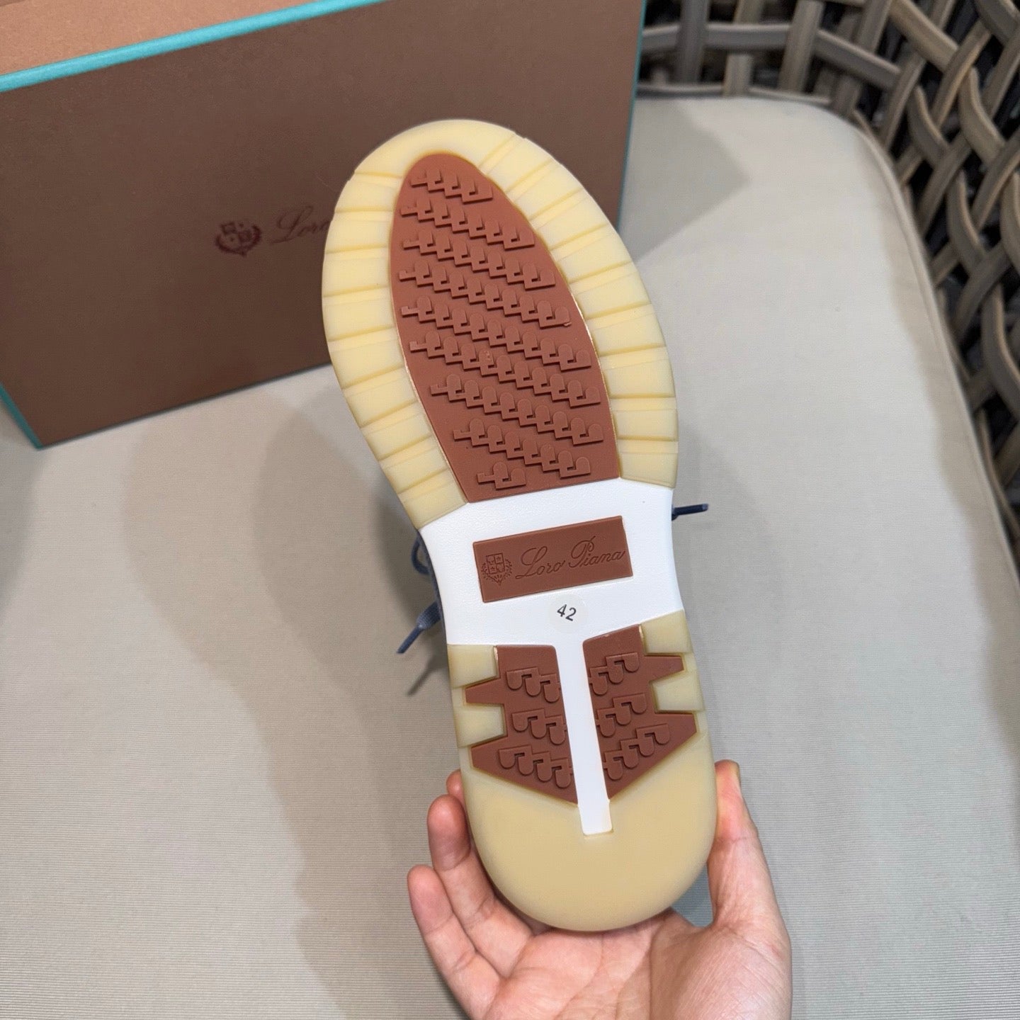 LP Sneakers