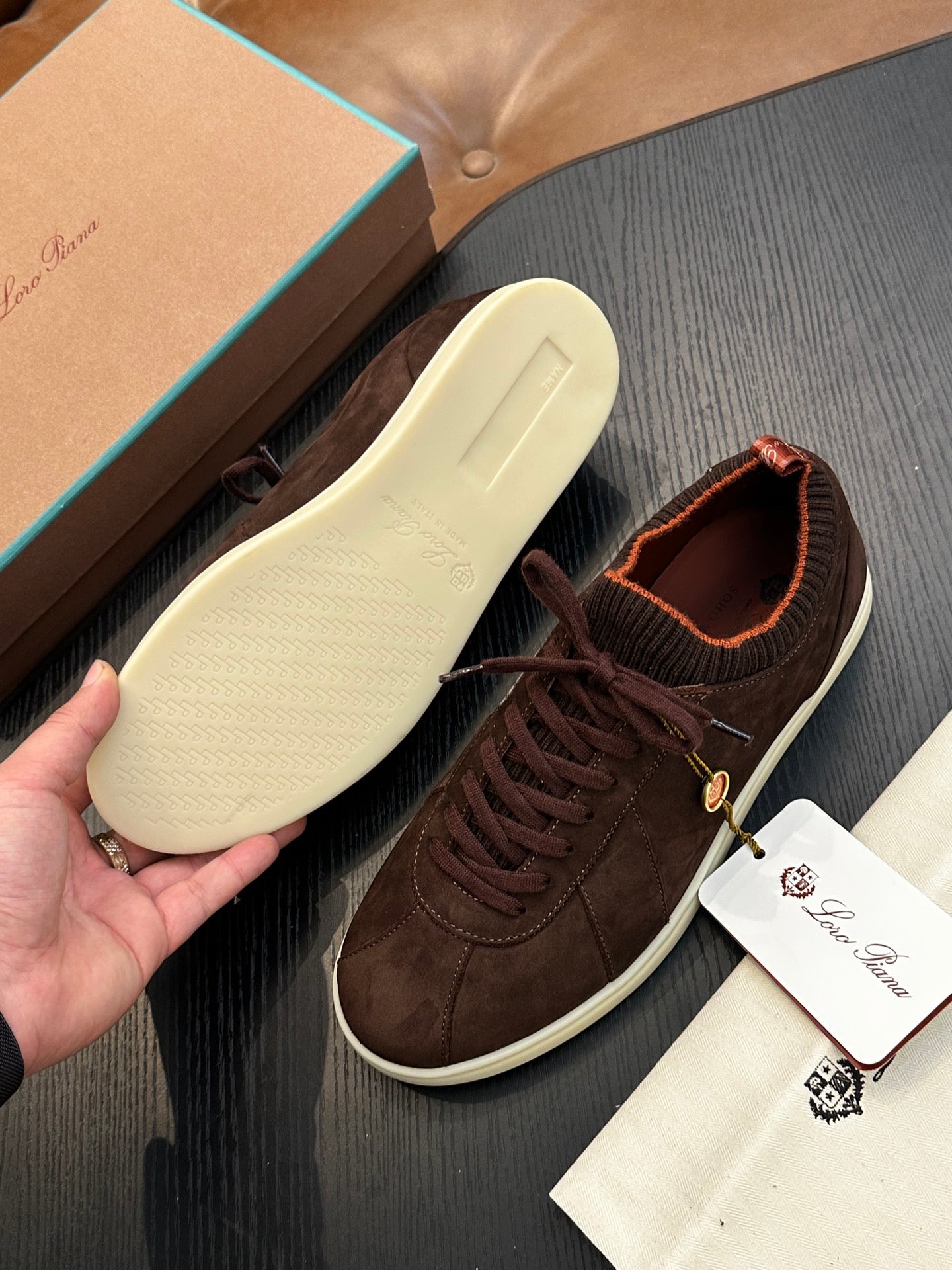 LP Sneakers