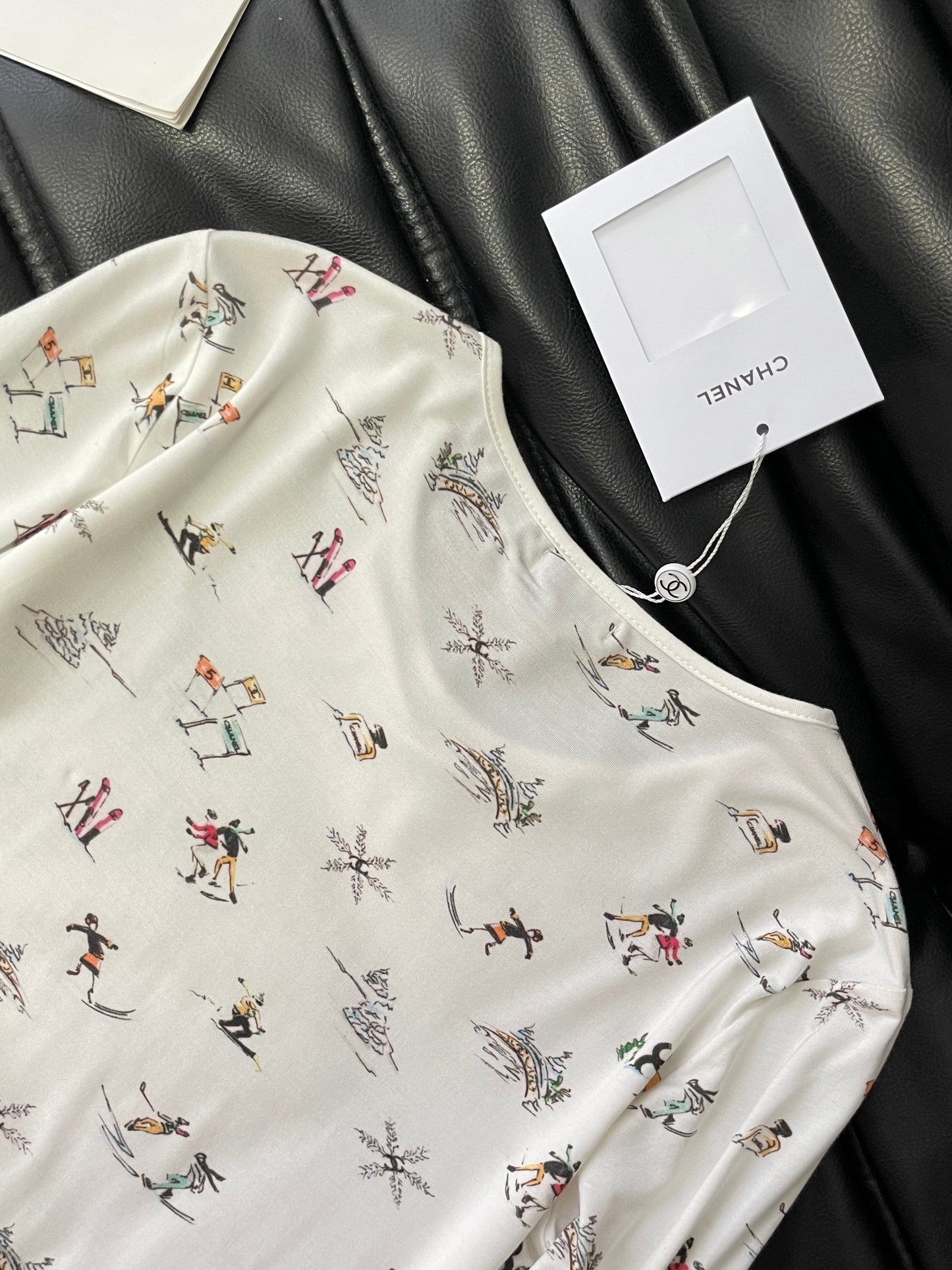 Chanel 25N Ski Print White Crewneck Top