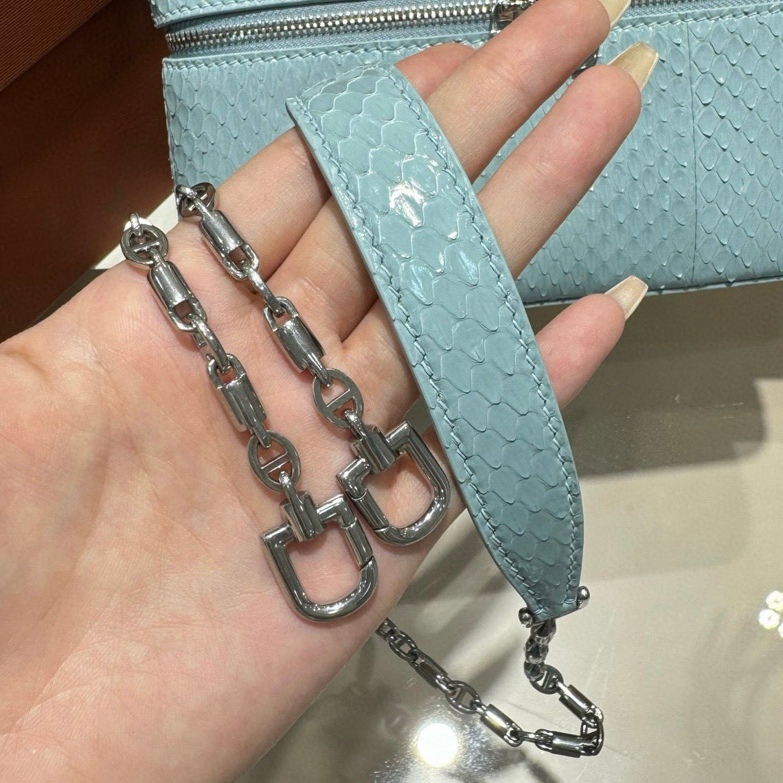 LP Extra Pocket L19 Handbag