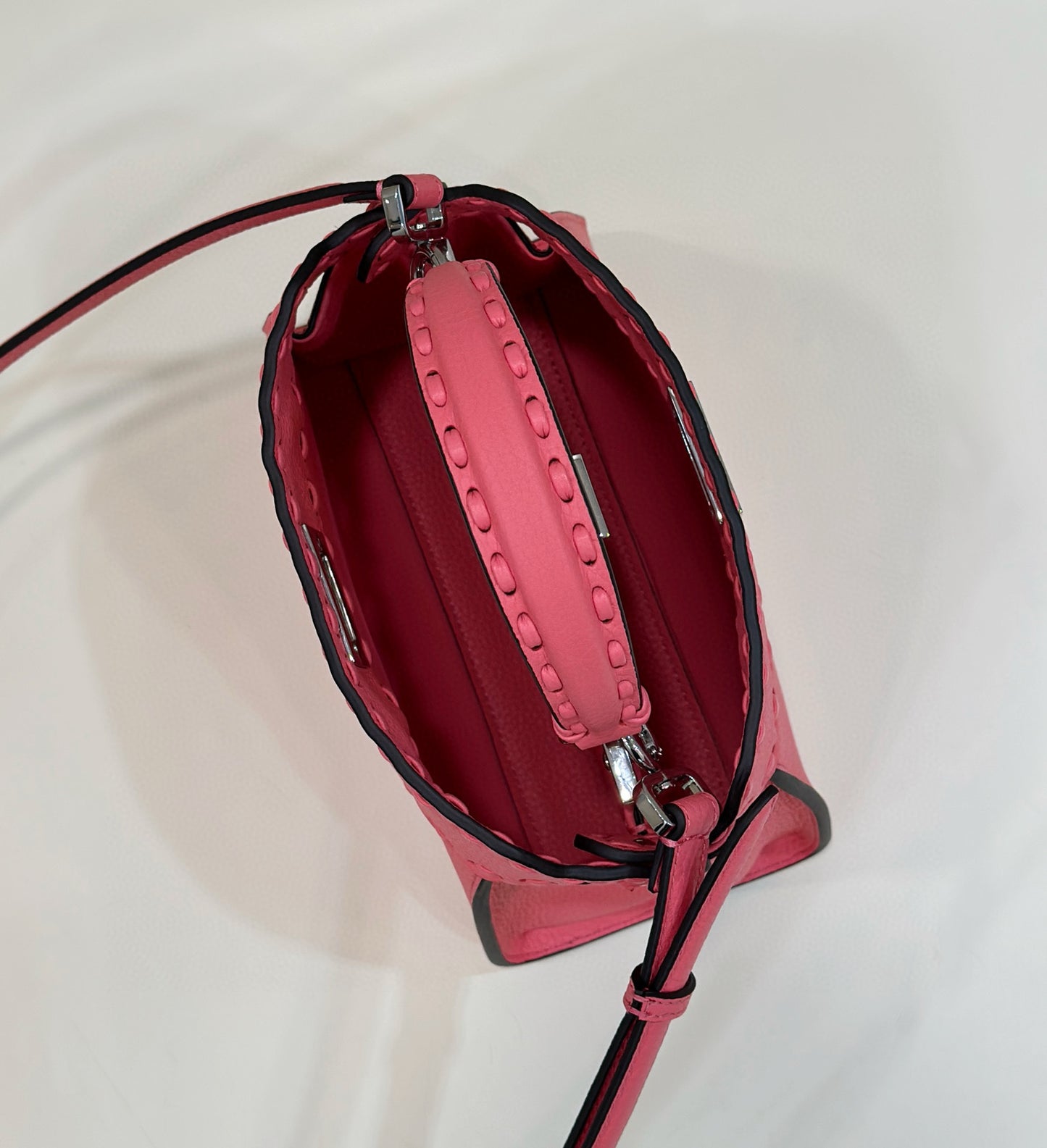 Fendi Peekaboo Bag (23.5x12x20 cm)