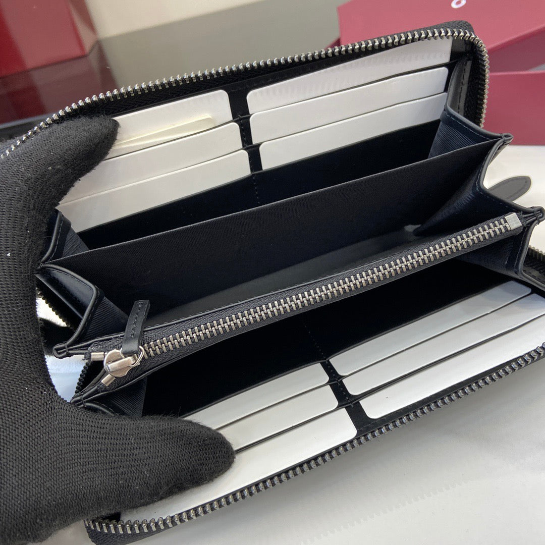 Gucci Long Zipped Wallet