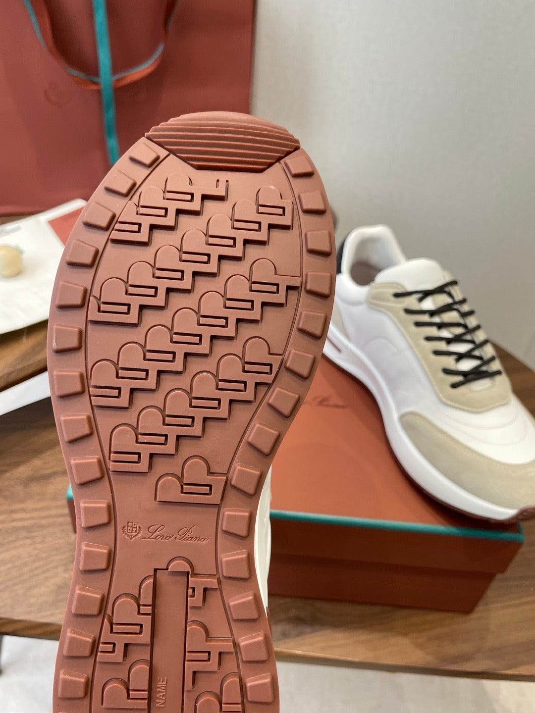 LP Sneakers