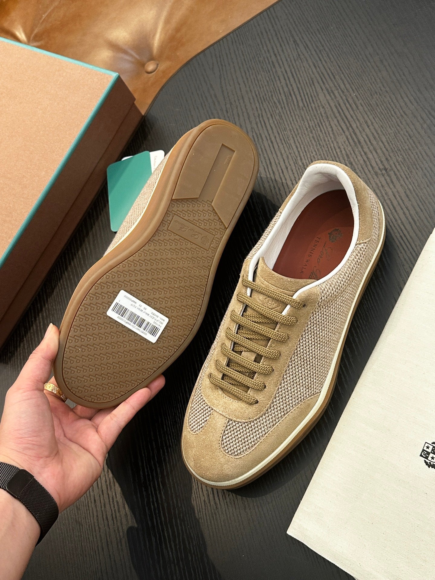 LP Sneakers