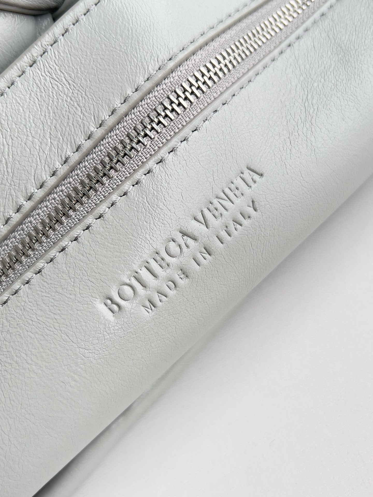 BV Foulard Rumple Messenger Bag