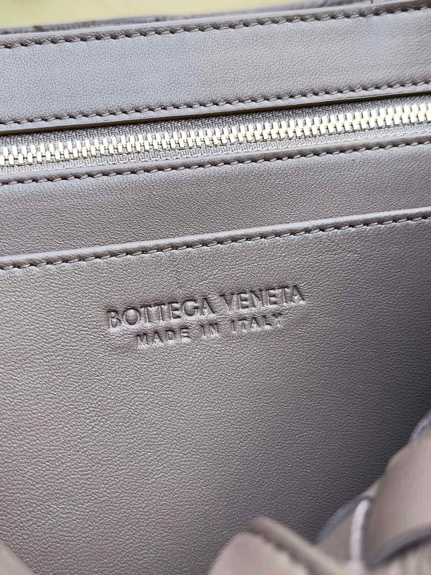BV Andiamo Top-Handle Bag