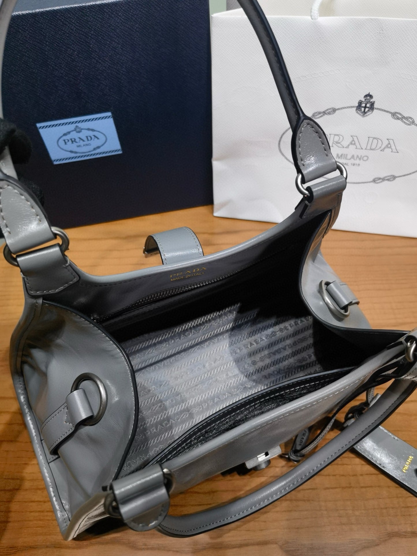 Prada Handbag 42x28x20cm