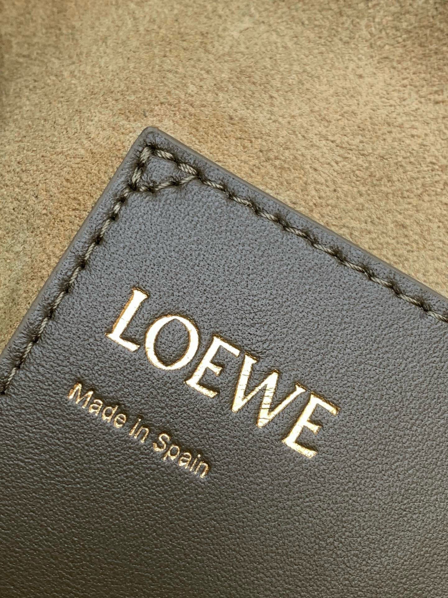 Loewe Flamenco