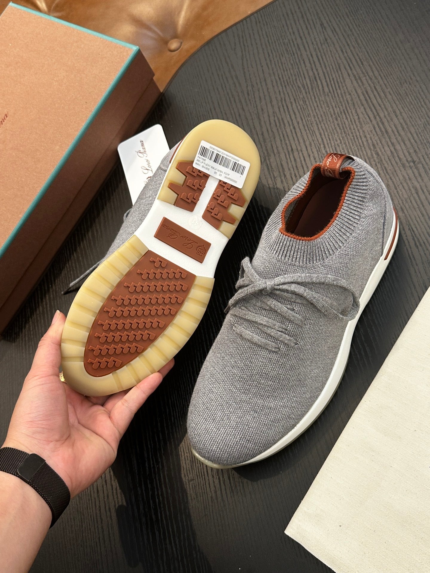 LP Sneakers