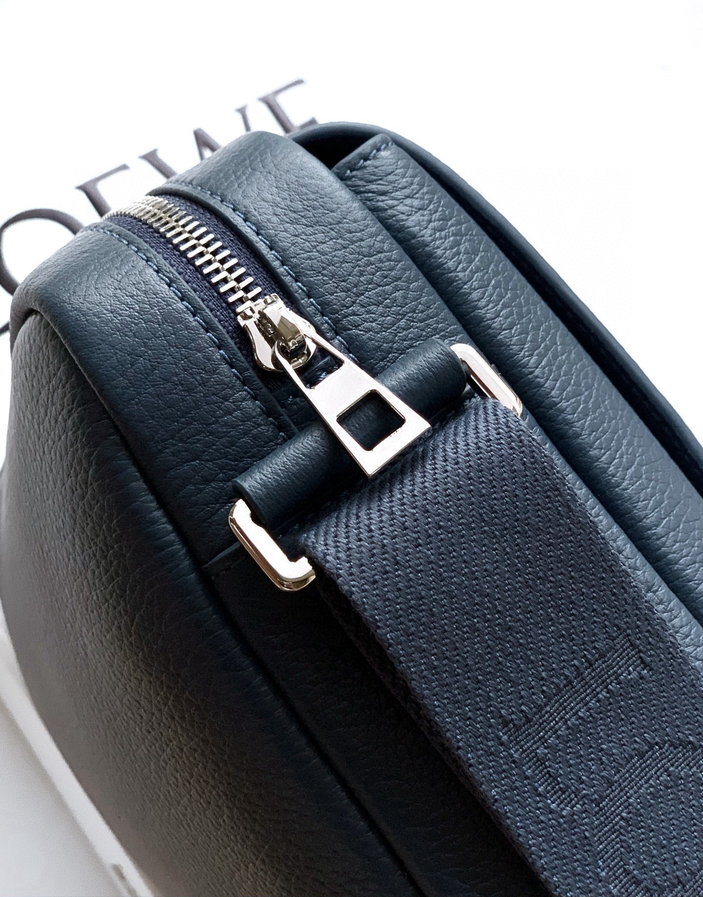 Loewe Messenger Bag 23x18x9CM