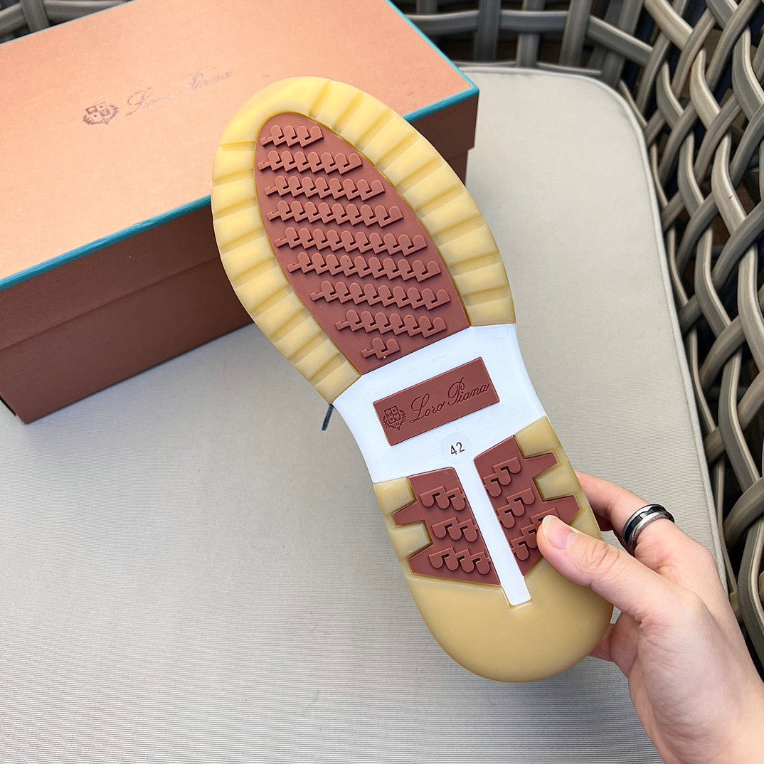 LP Sneakers