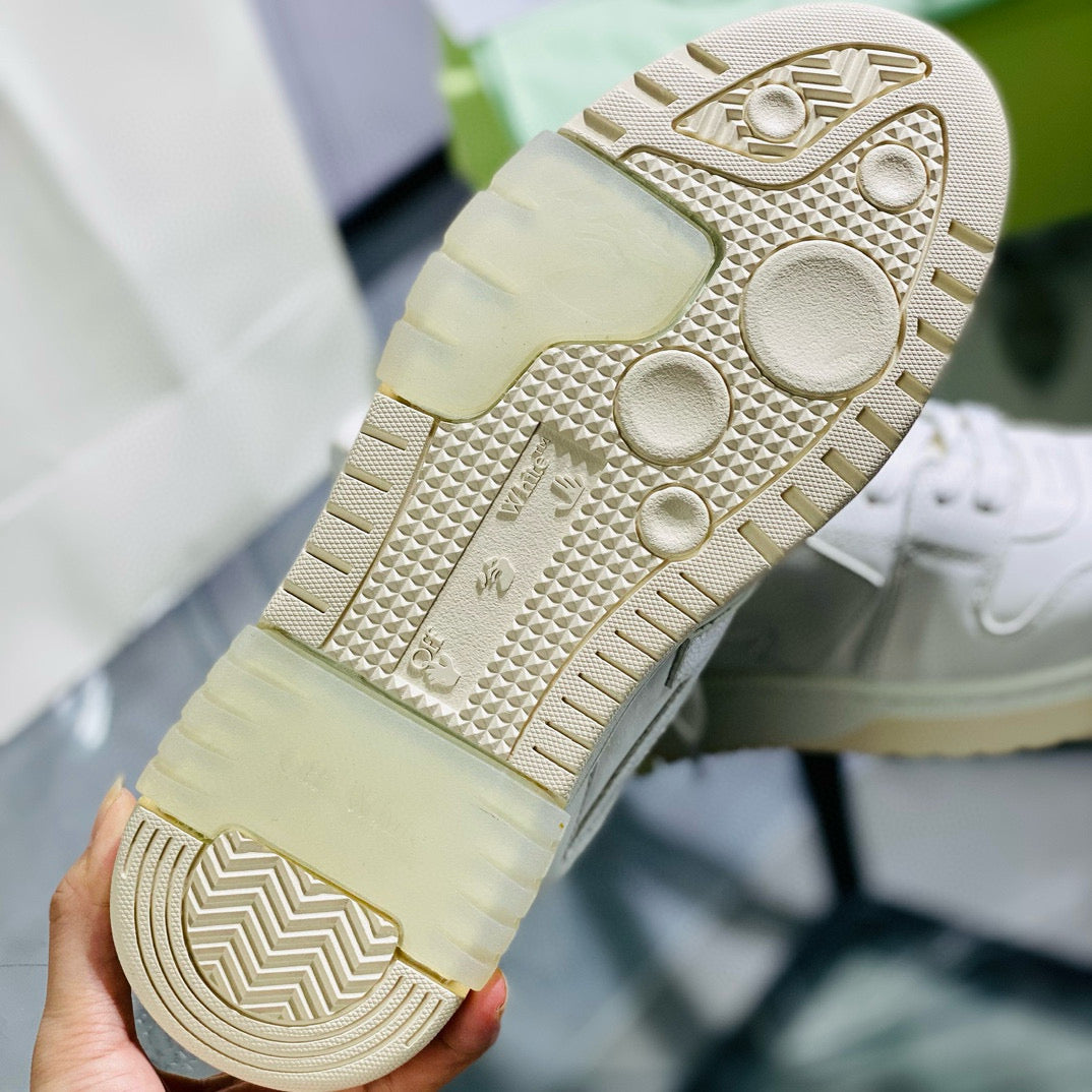 Off-White Sneaker