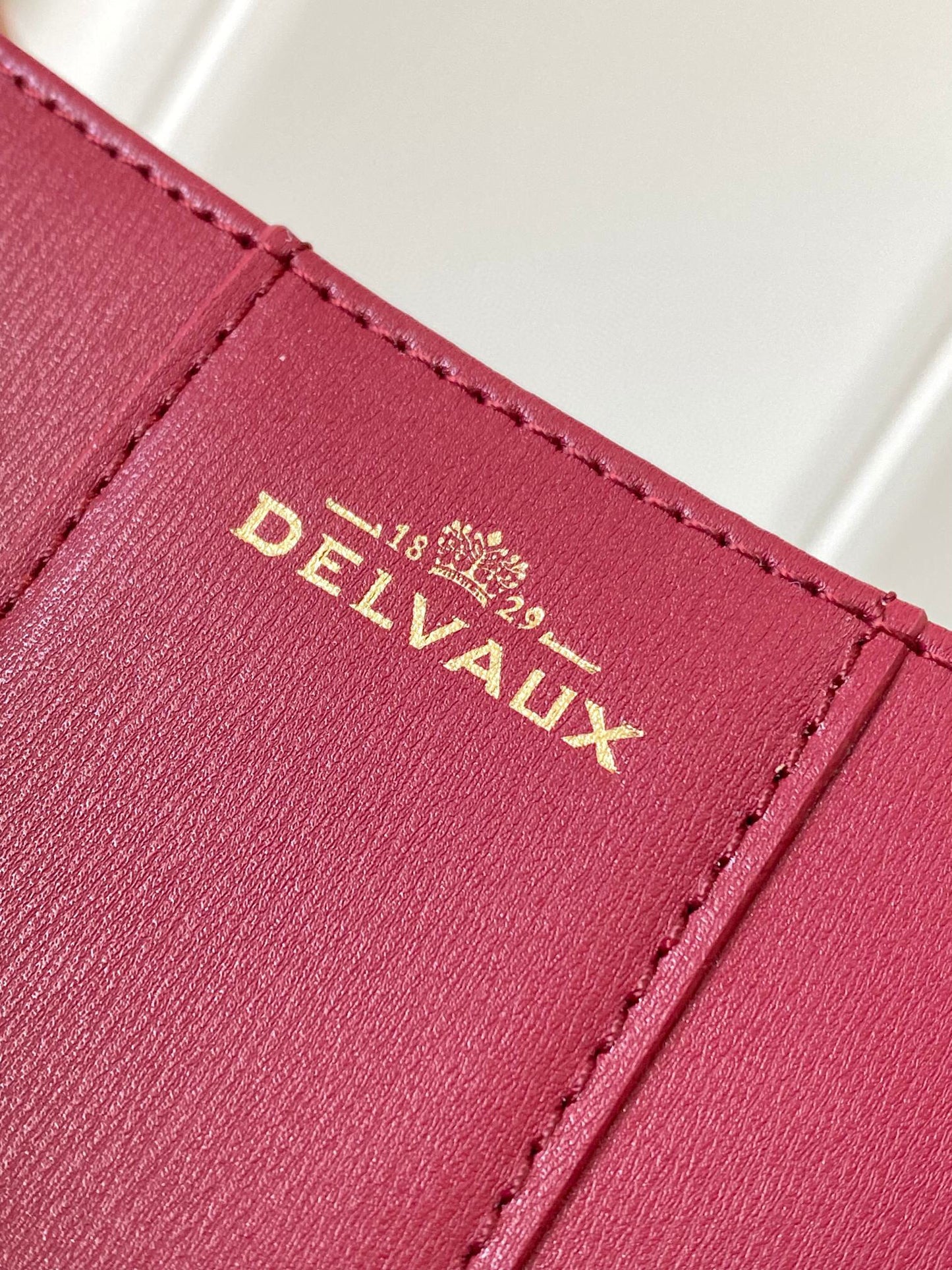 Delvaux Sling Bag (28*15*22cm)