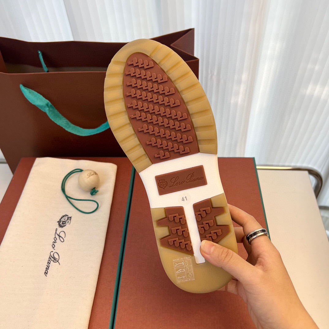 LP Sneakers