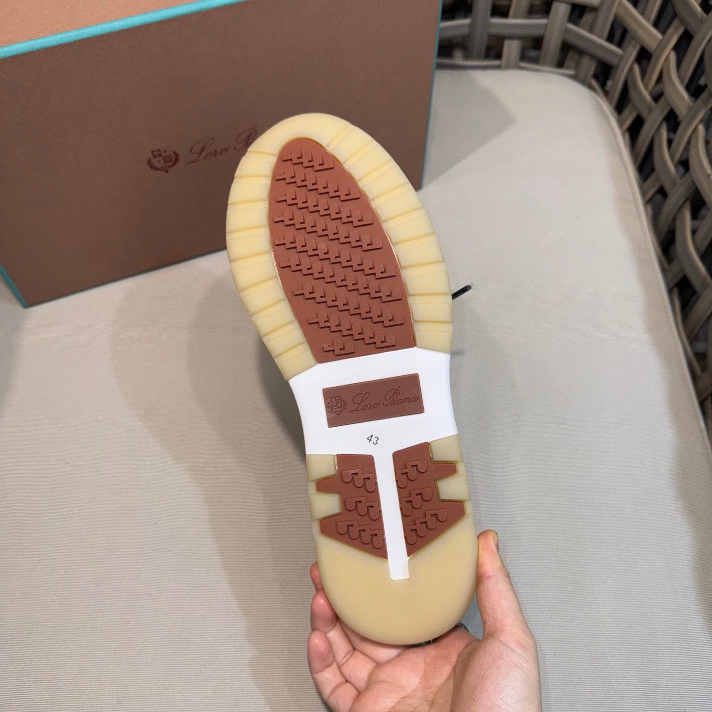 LP Sneakers
