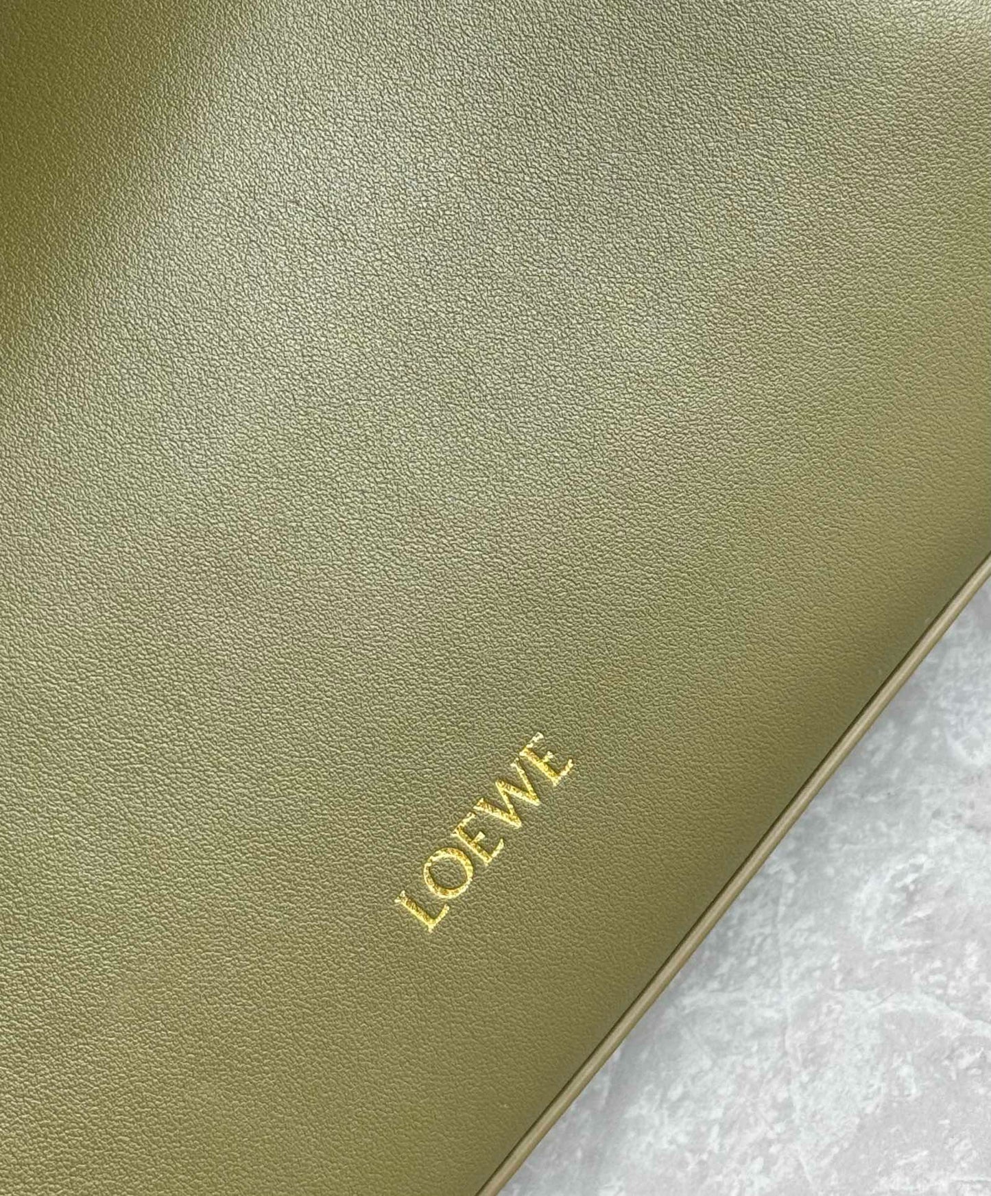 Loewe Madrid Handle Bag(23.5x10x19cm)