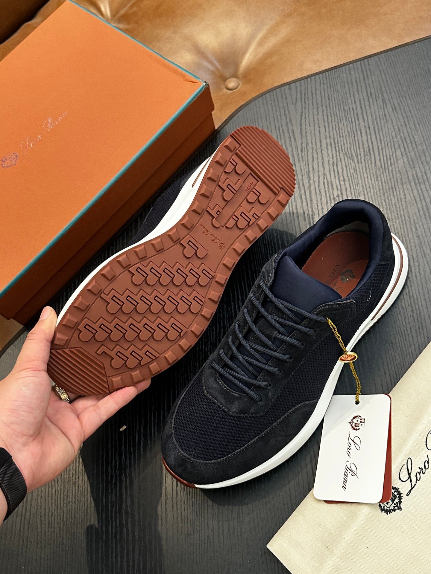 LP Sneakers