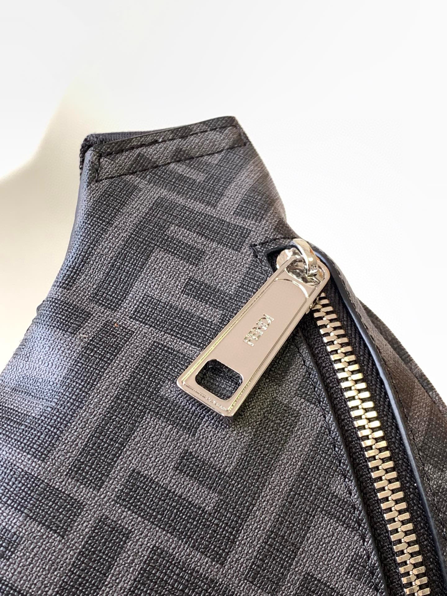 RIÑONERA FENDI 36*9*36