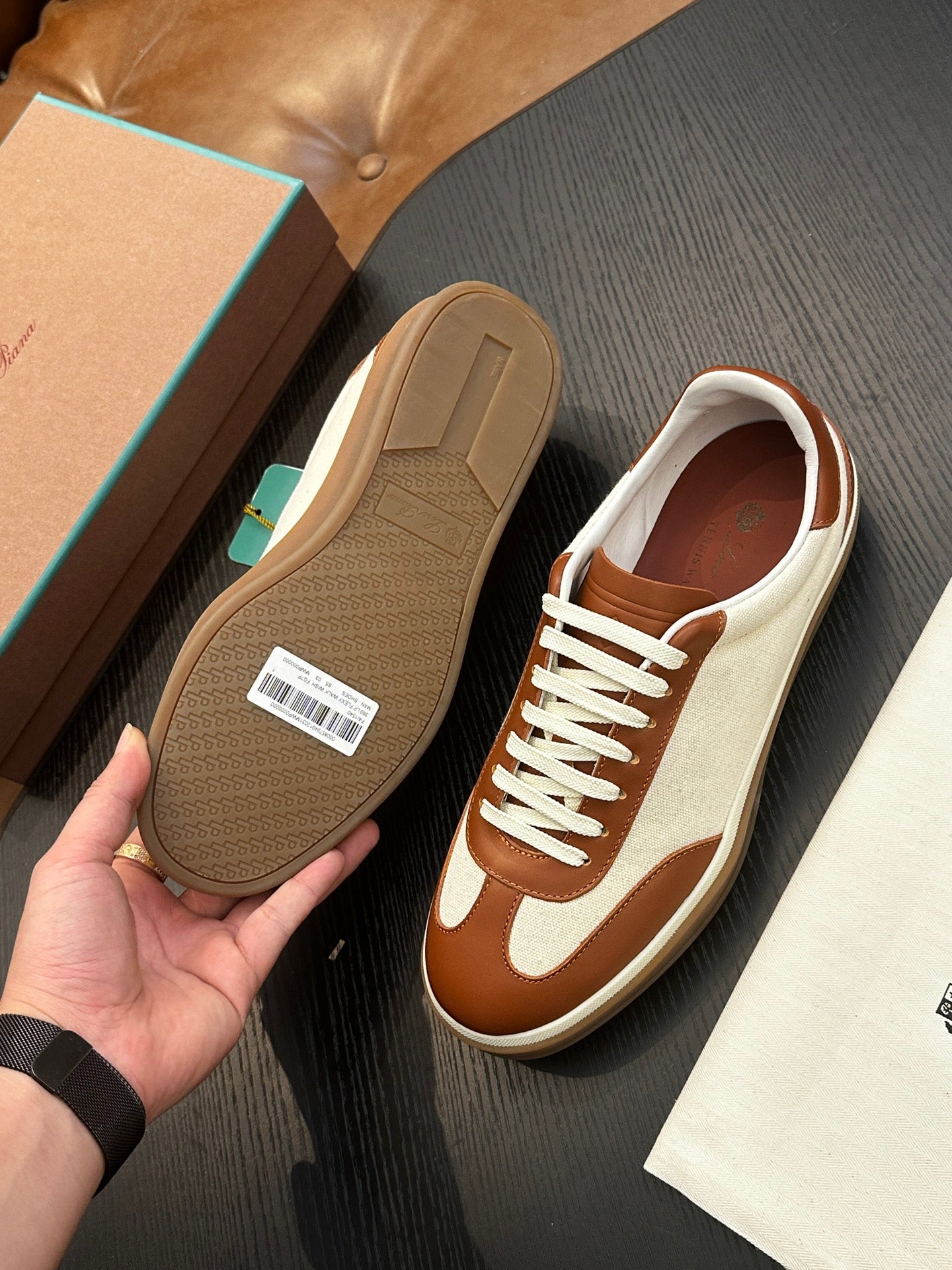 LP Sneakers