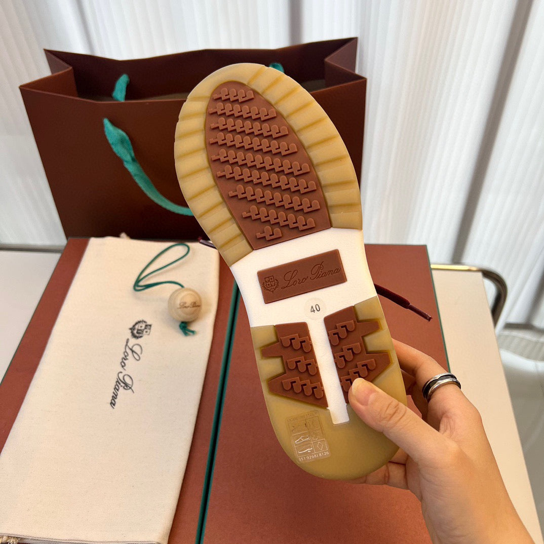 LP Sneakers