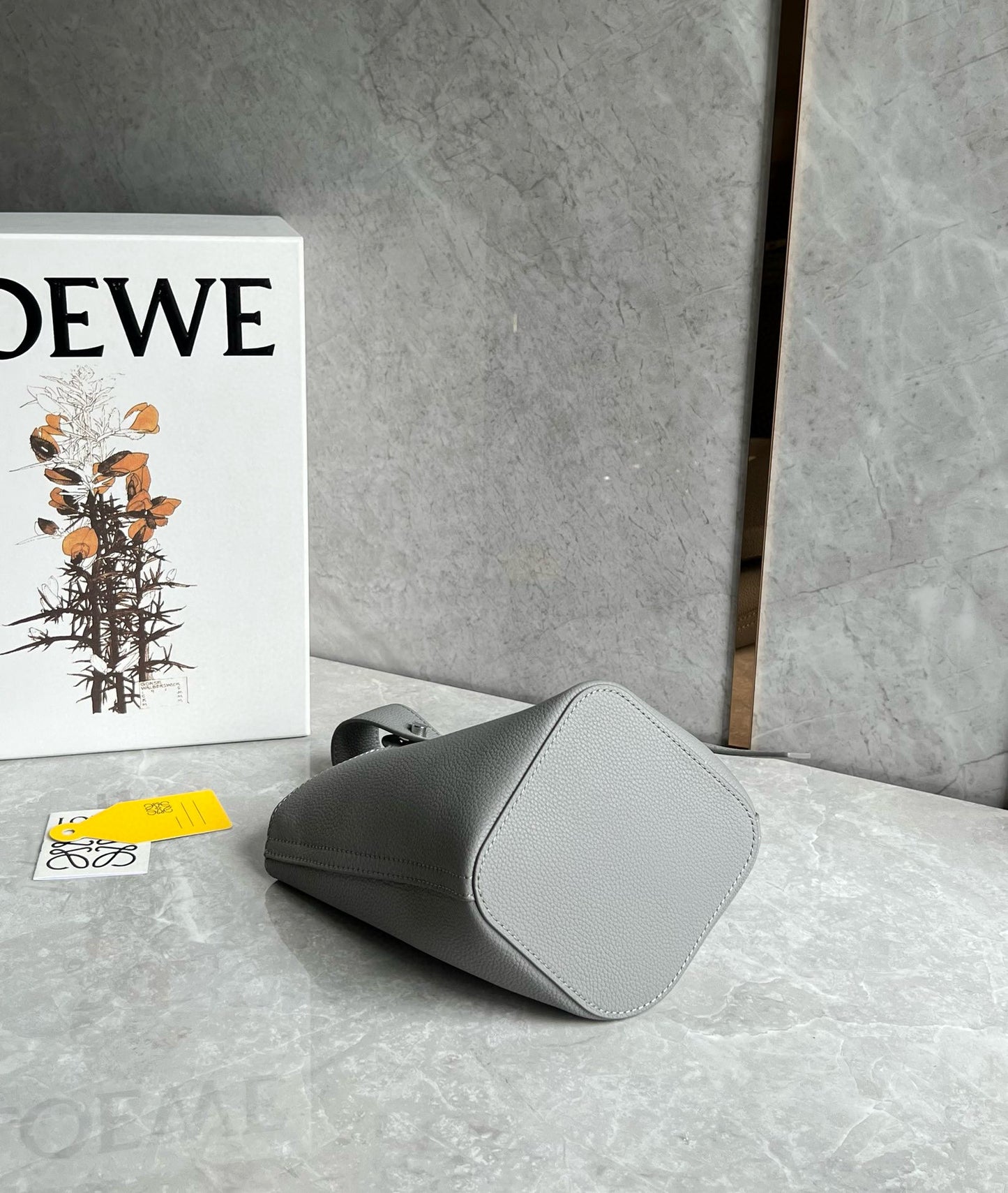Loewe Pebble Bucket Bag(16x16x19.5cm)