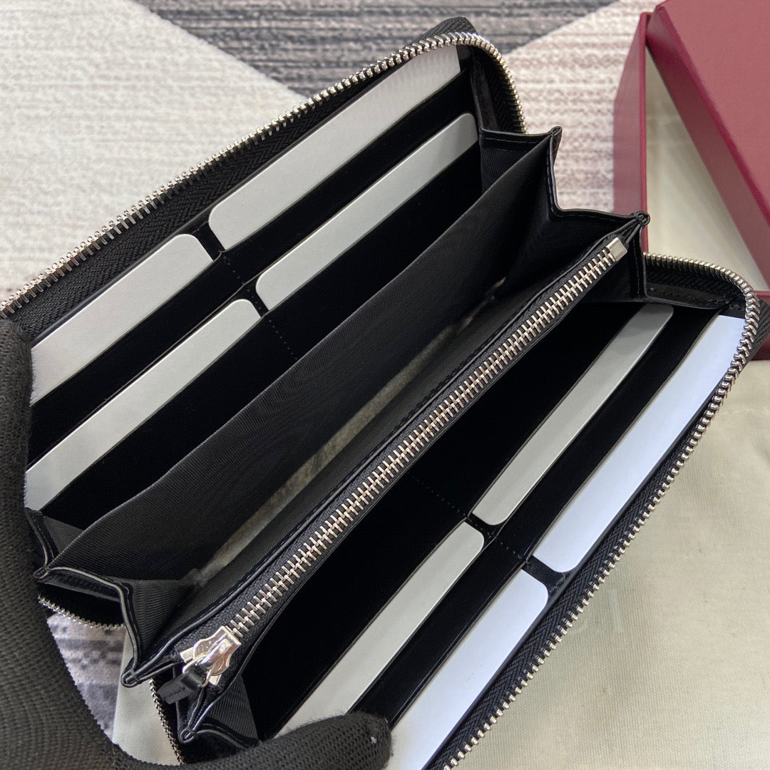 Gucci Long Zipped Wallet